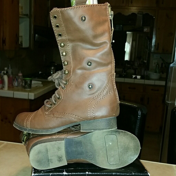 Boots - Picture 2 of 4