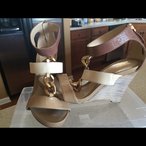 Fending wedges