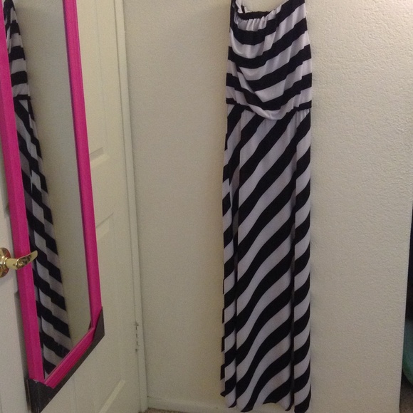 New dress bongo. Black and white strapless