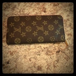 Wallet or wristlet