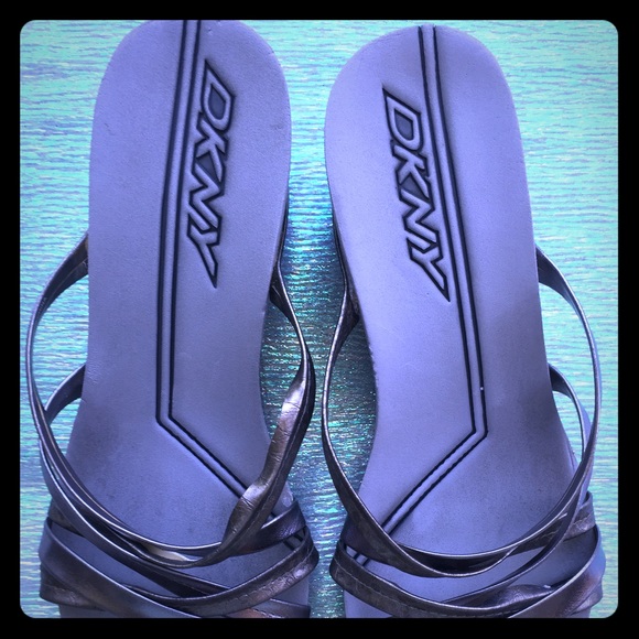 DKNY Sandals*