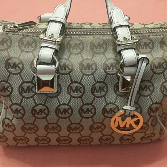 MICHAEL KORS SATCHEL - Picture 2 of 4