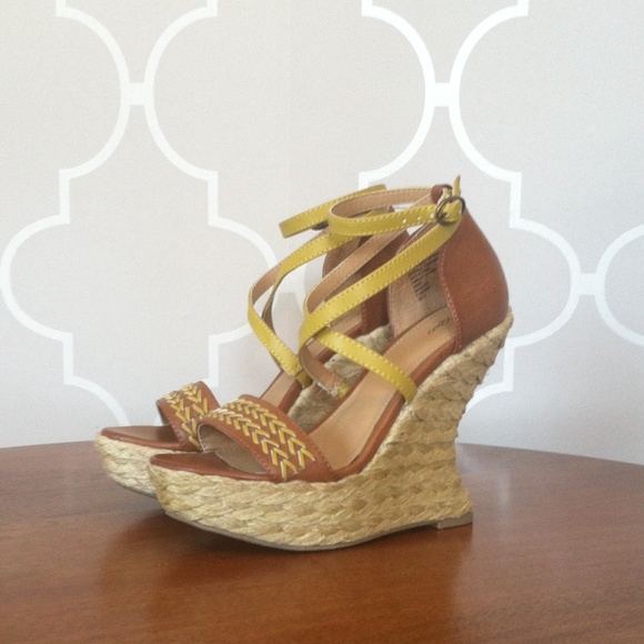🆕 Brown/Mustard Gorgeous Boho Wedge Sandals