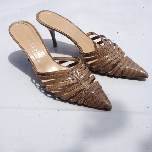 Anne Klein shoes alligator look beige brown tan
