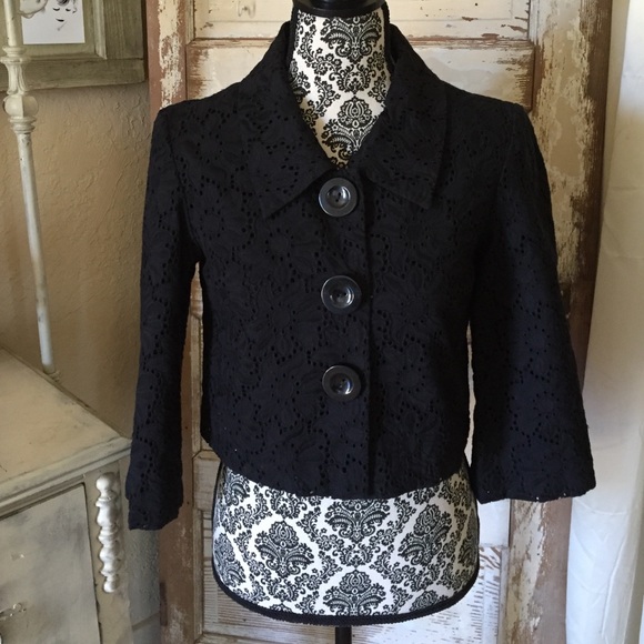 Classy Cropped eyelet Jacket🌸🌷