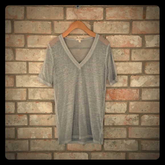 ❌SOLD❌ Gap vneck