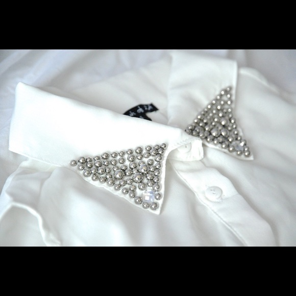 White Button Up Sleeveless Blouse Beaded Collar