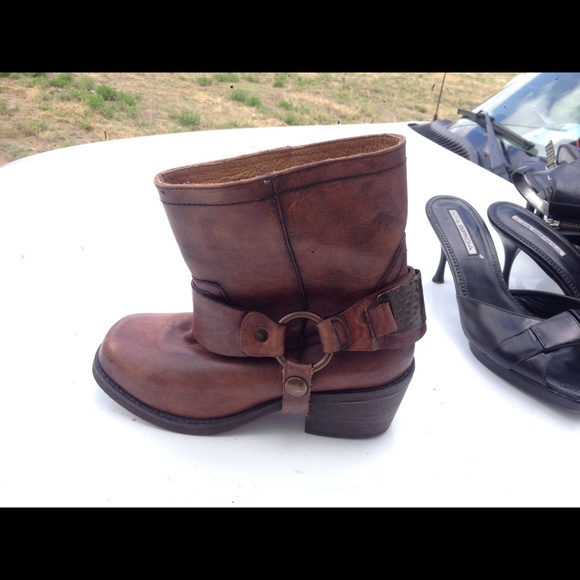 Short leather boot