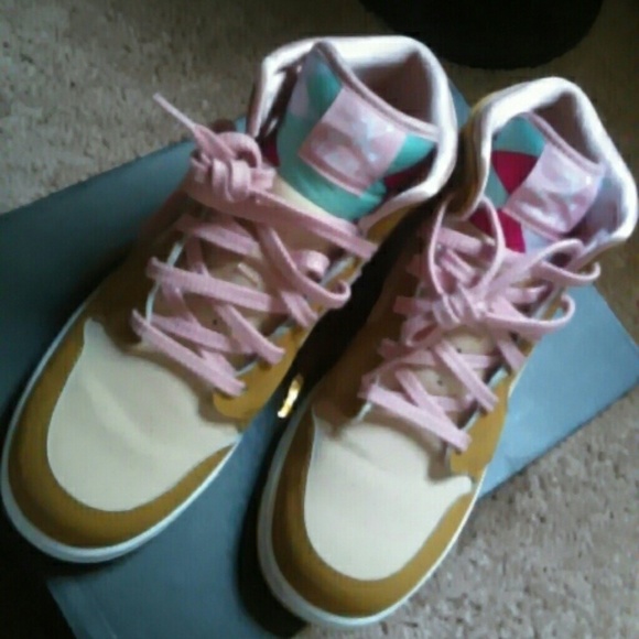 Lola Bunny Hare retro 1s.