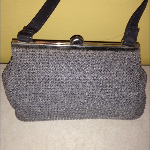 Beautiful Frankie & Johnny chain link handbag - Picture 2 of 3