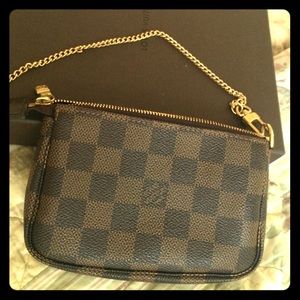 💥SOLD💥✨Louis Vuitton mini pochette