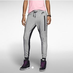 *NWT* Nike Tech Women's Sweat Pants - Size S