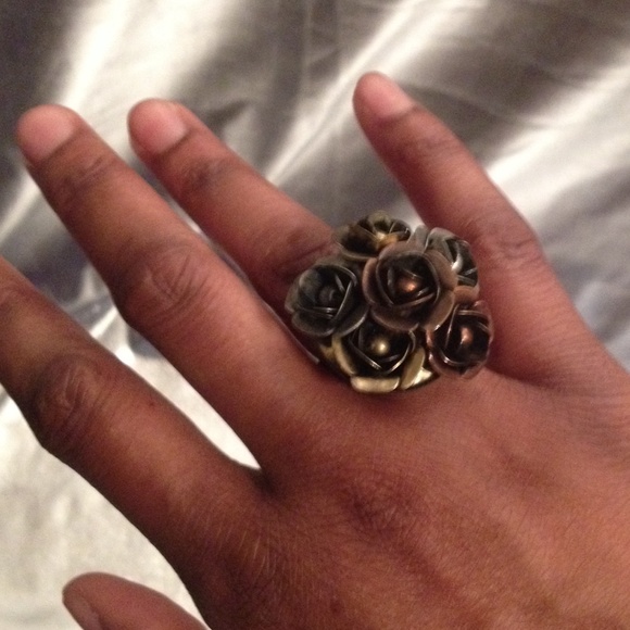 Rosy Ring - Picture 2 of 2