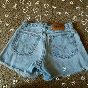 LEVI cut off high waisted shorts