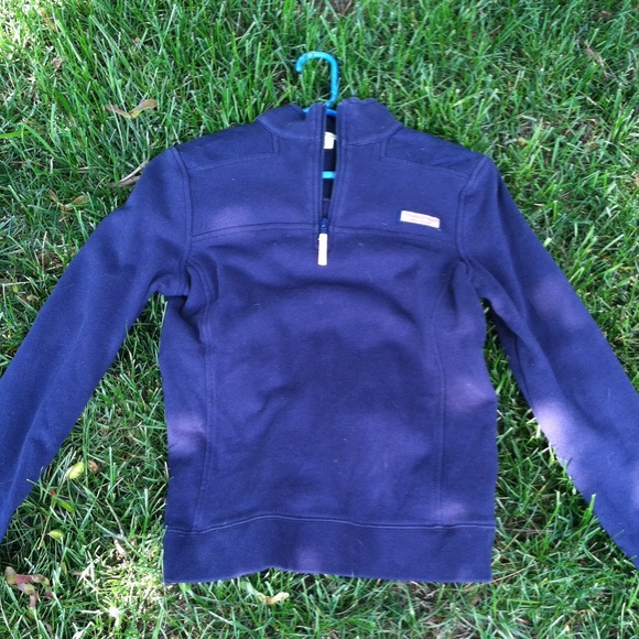 Navy blue vineyard vines pullover