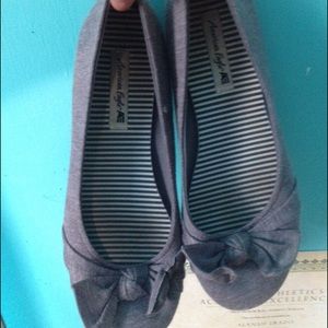 grey American eagle flats