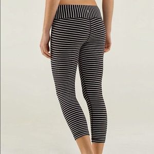 Lululemon parallel stripe wunder under crops Sz 4
