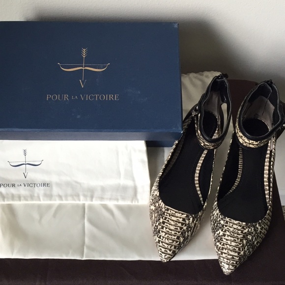 🎉HP🎉 NWOT Pour la Victoire Ankle Cuff Flats - Picture 2 of 4