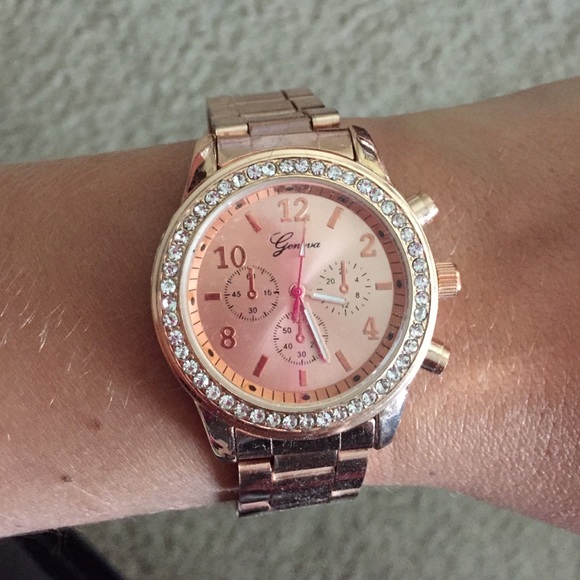 Rose gold blingy watch 💎
