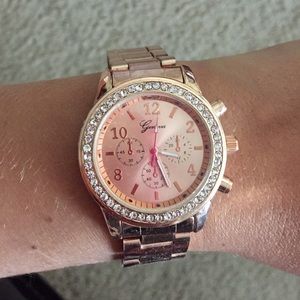 Rose gold blingy watch 💎
