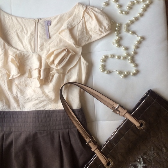 🎉🎉Host Pick!!! Dressy Ivory and dark khaki dress