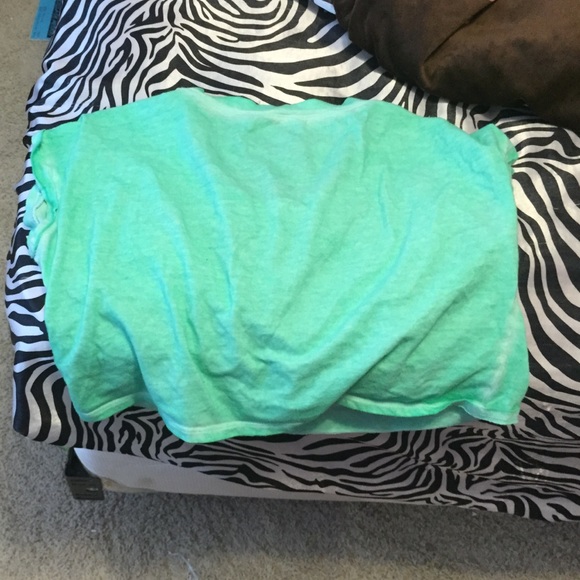 Cute crop top never been worn❤️accepting trades❤️ - Picture 3 of 4