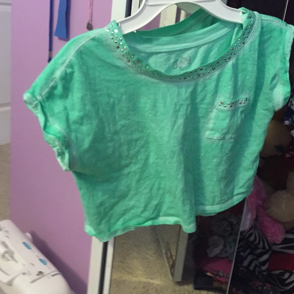 Cute crop top never been worn❤️accepting trades❤️ - Picture 4 of 4