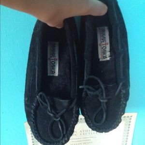 black Minnetonka moccasins