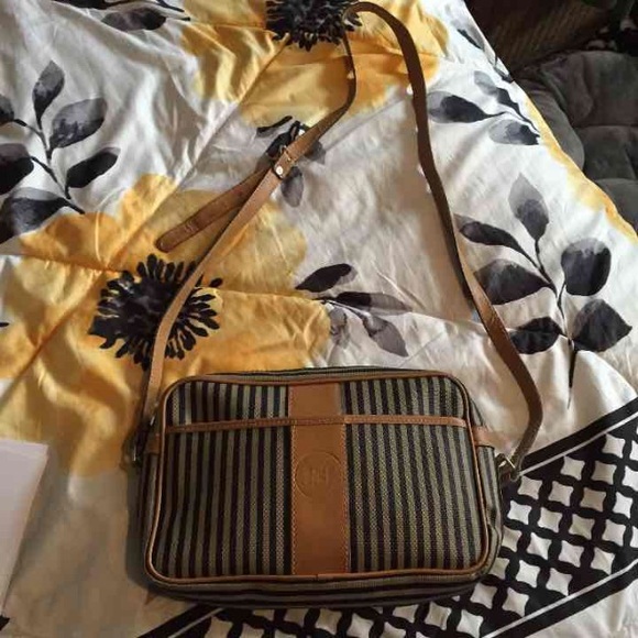 100% authentic vintage fendi cross body SOLD!! - Picture 2 of 4