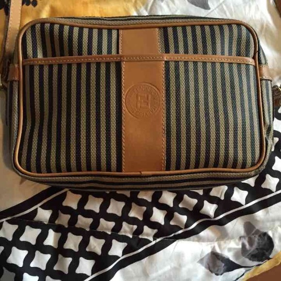 100% authentic vintage fendi cross body SOLD!! - Picture 3 of 4