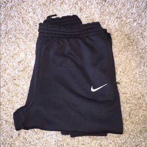 Black Nike skinny sweats