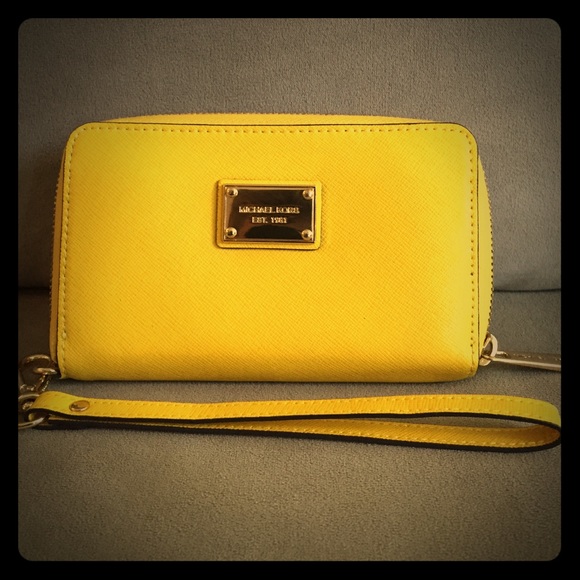 Micheal Kors Wristlet