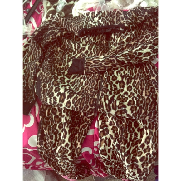 Cheetah print onesie! 🐆