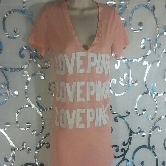 📍SOLD📍PINK fitted vneck