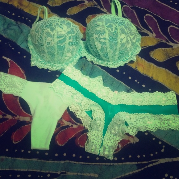 32dd mint free date push up bundle