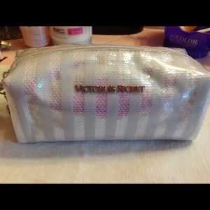Sequined Victoria's Secret Makeup Bag! 😍💅🏼
