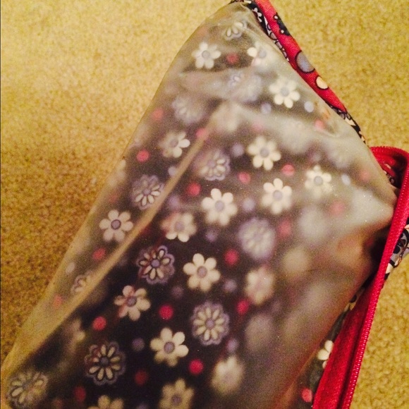 Vera Bradley makeup bag. 💜 - Picture 3 of 4