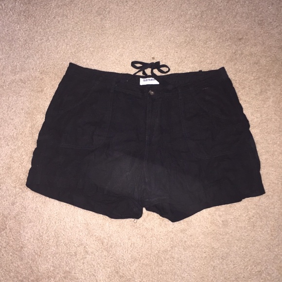 Black linen shorts!!