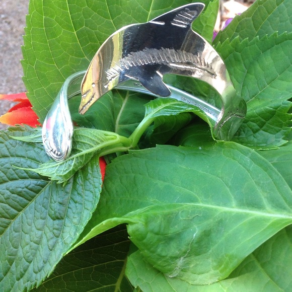 Dolphin bracelet. 1st and only made from a spoon - Picture 2 of 3