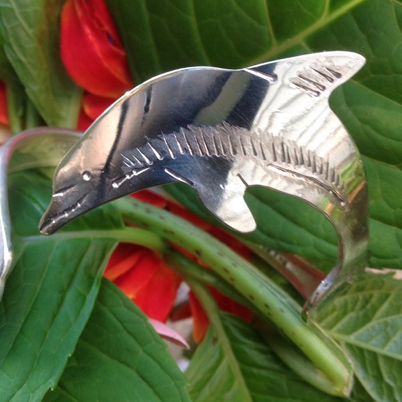 Dolphin bracelet. 1st and only made from a spoon - Picture 3 of 3