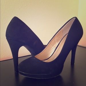 Rounded Black Pumps