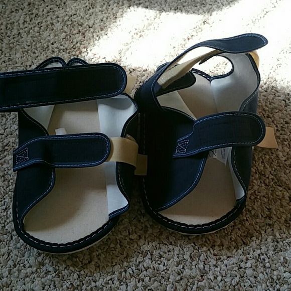 Kid walking shoes for casts