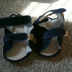 Kid walking shoes for casts