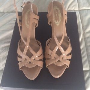 Elie tahari  beige patent  size 8 great condition