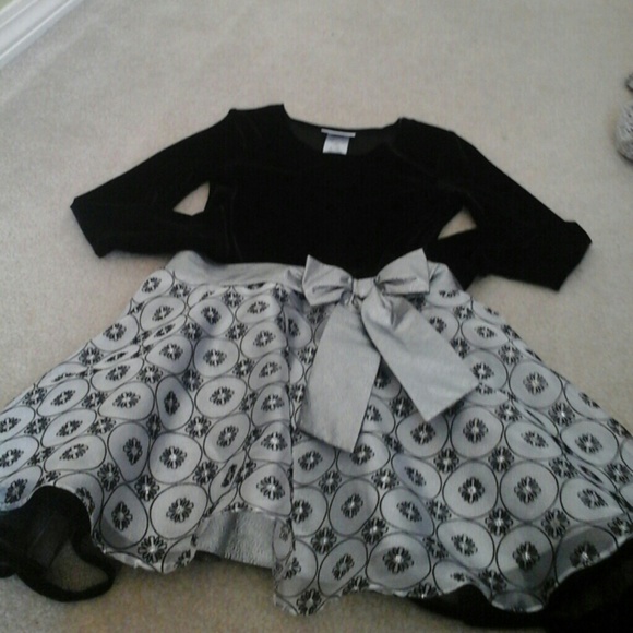 Children's dress 10 in children and 1 in women's