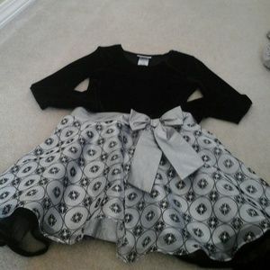 Children's dress 10 in children and 1 in women's