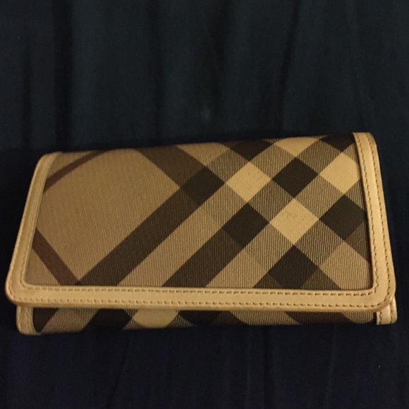 Authentic Burberry smoked check wallet never worn