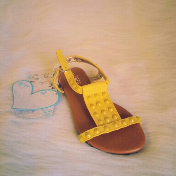Yellow Dots Girls Sandals