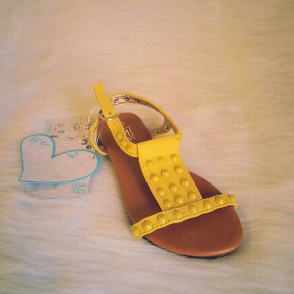 Yellow Dots Girls Sandals