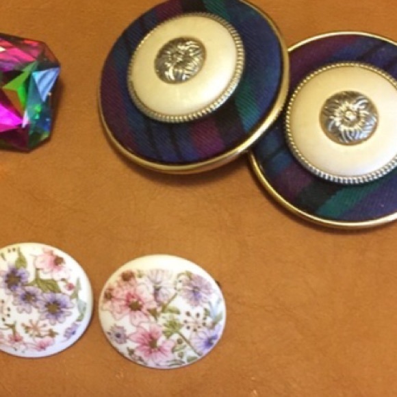 Bundle deals!!! Clip on earrings 💝
